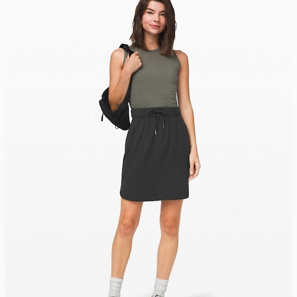 Lululemon on the fly skirt sz 0 black NWT - Picture 2 of 6